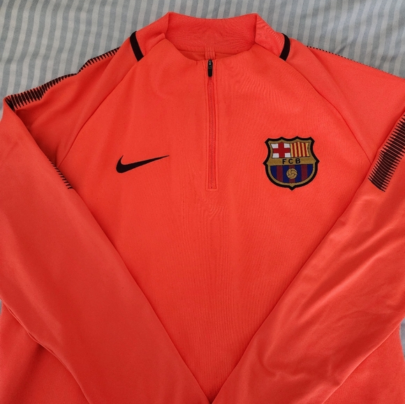 Nike Shirt - Picture 4 of 5